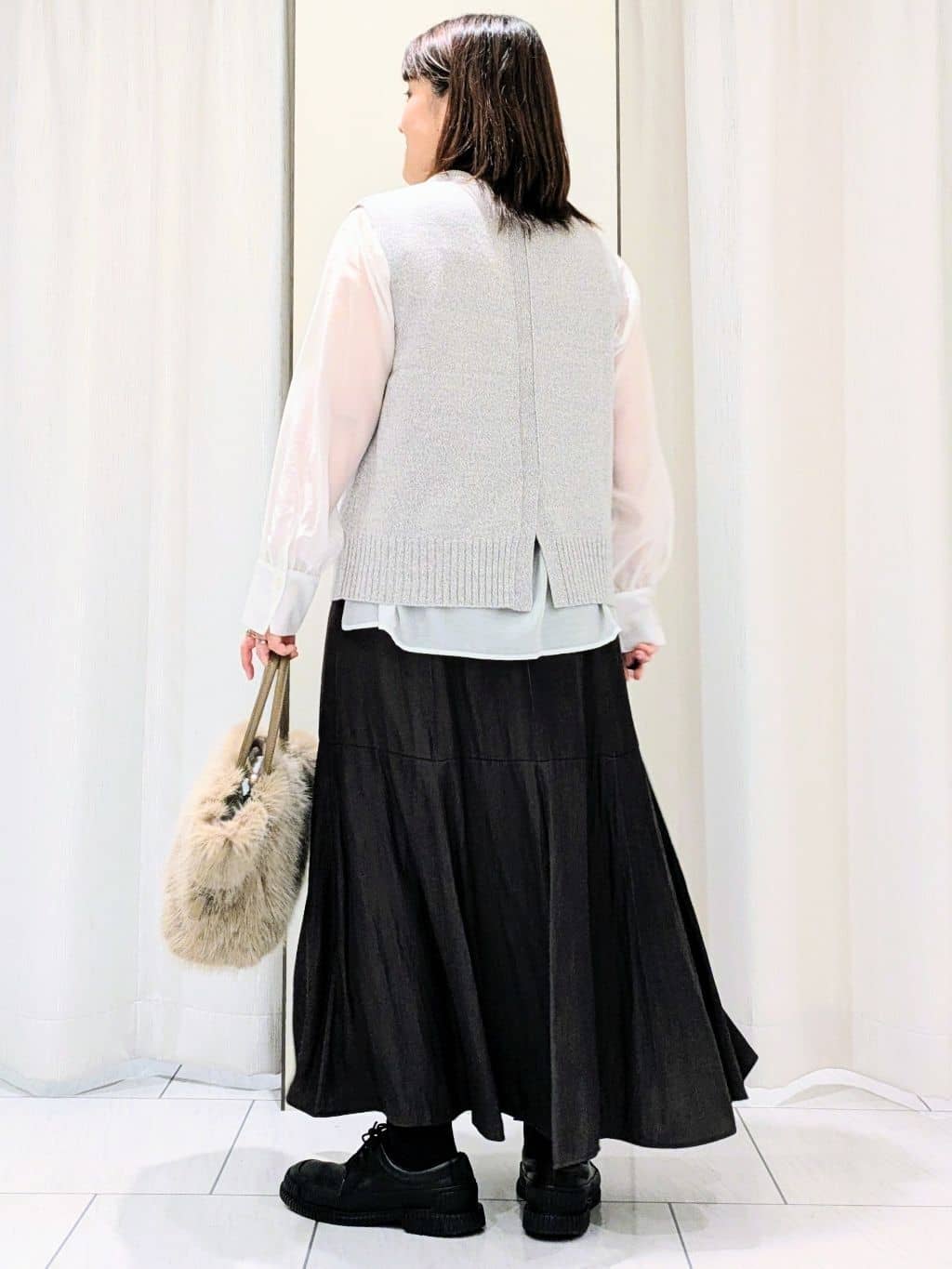 Onumaさんの「UNTITLED｜【重ね着レイヤードに】杢調ニットベスト」を使ったコーディネート