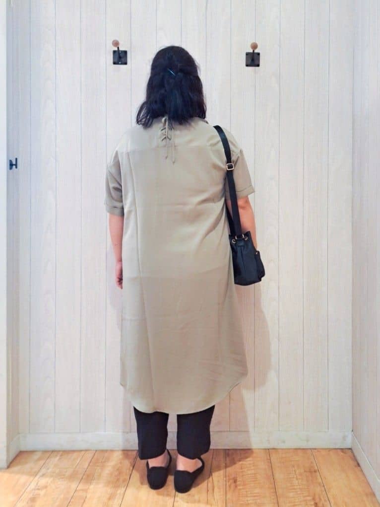 kotomiさんの「SHOO･LA･RUE｜【S-LL/洗濯後しわになりにくい/体型カバー】後ろ姿もサマになる バックレースアップチュニック」を使ったコーディネート