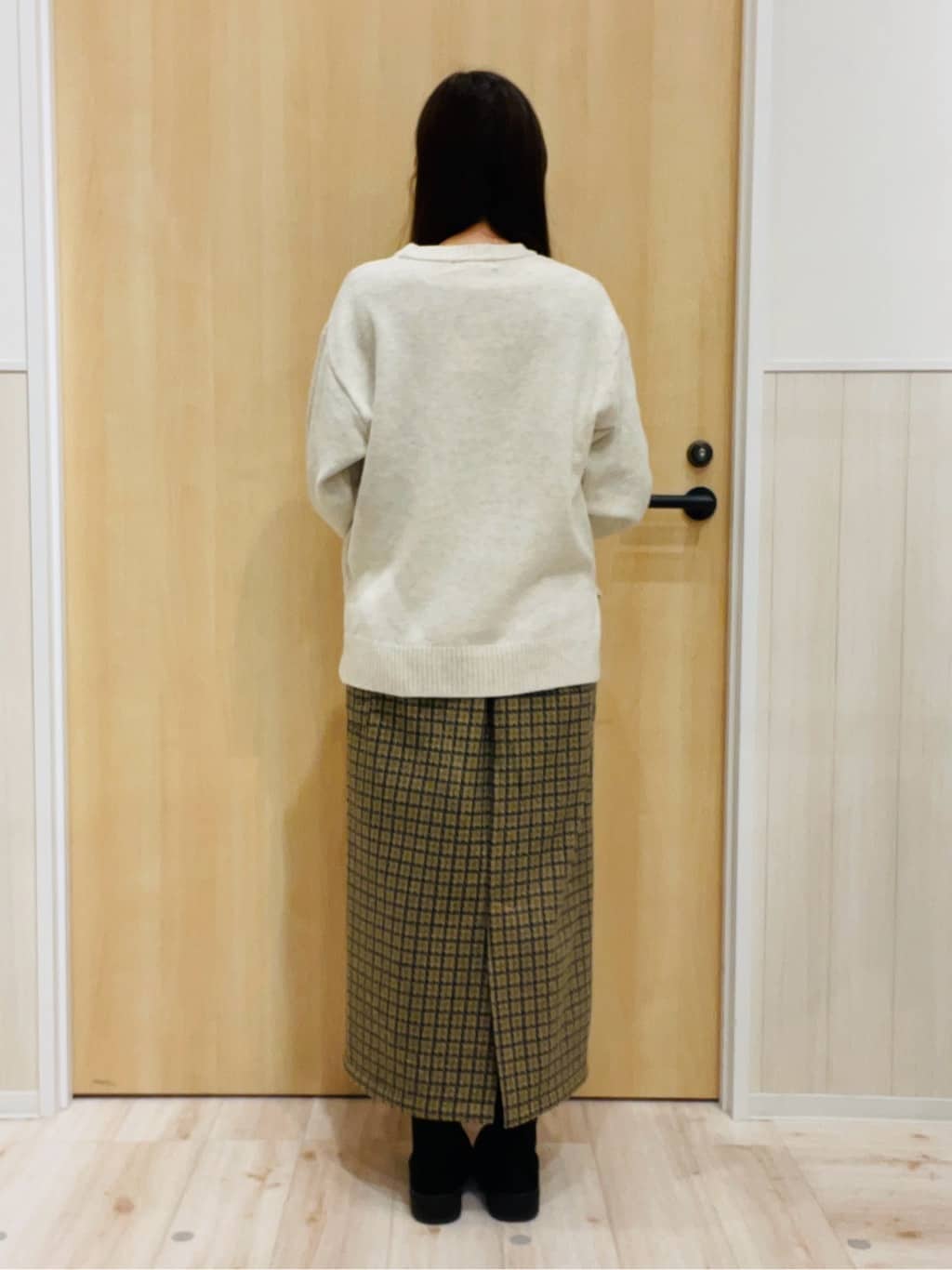 minamiさんの「SHOO･LA･RUE｜【S-LL/洗濯機可】ふわふわがやみつきになる柔らかさ スウェットライクロゴニット」を使ったコーディネート