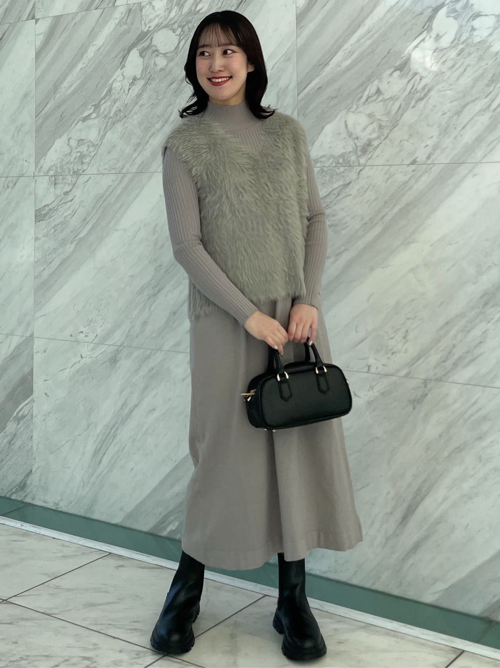 yukariさんの「Dessin｜【2点セット・洗える】シャギーベストニットワンピース」を使ったコーディネート