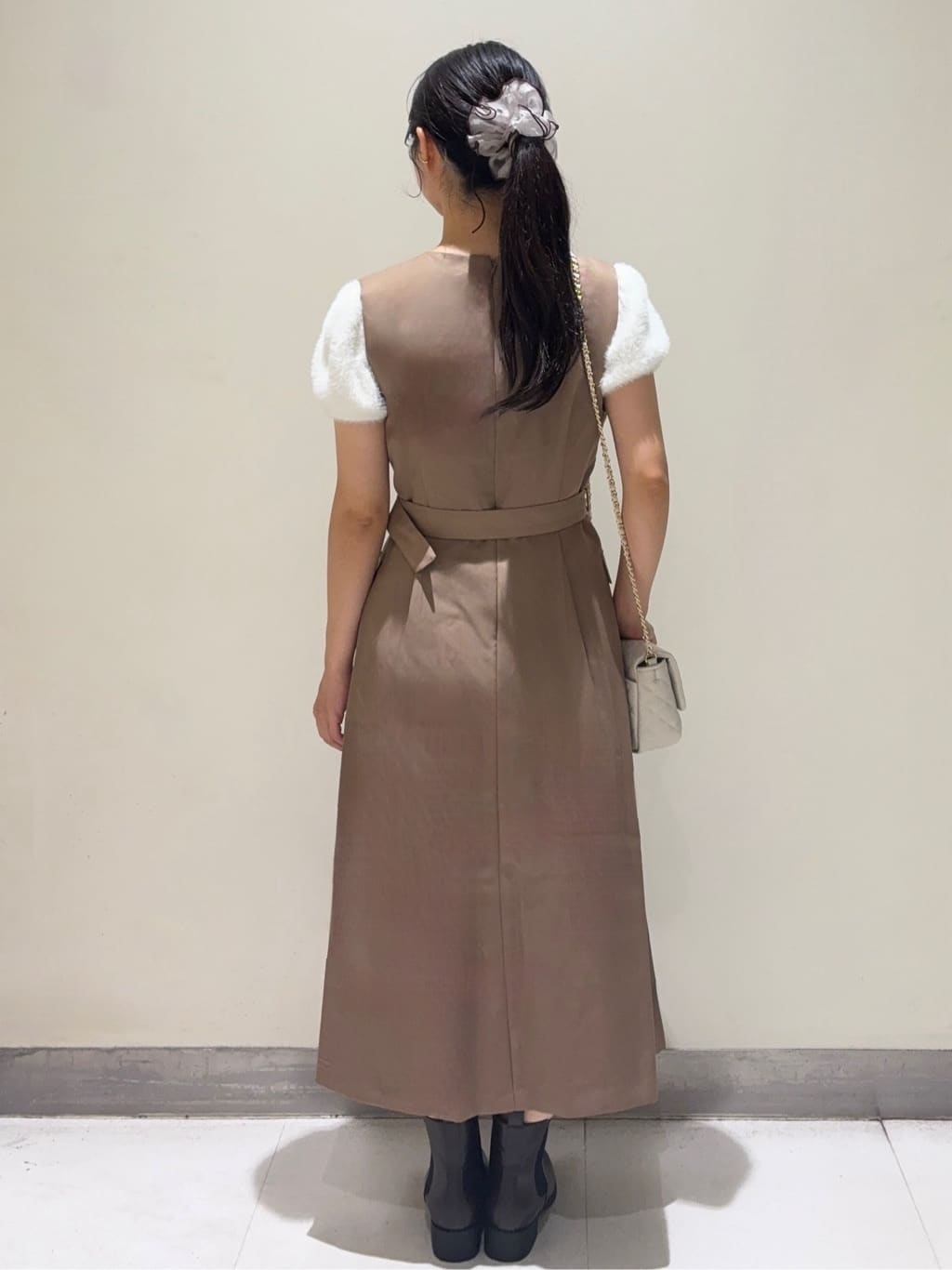 きみさんの「OPAQUE.CLIP｜《6色展開》フェザーパフスリーブVネックニット【洗濯機洗い可】」を使ったコーディネート