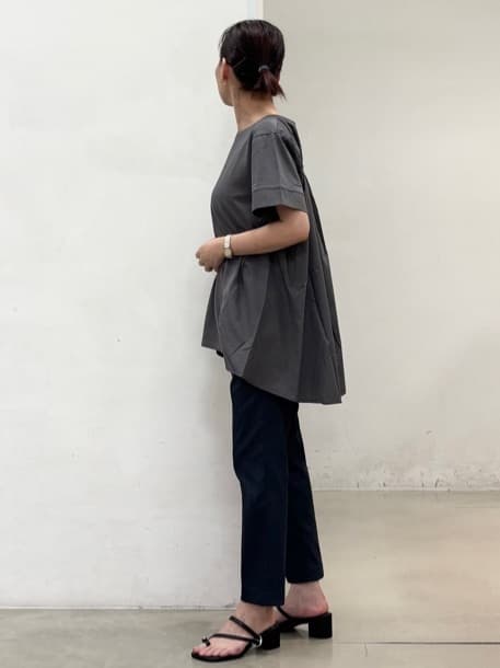fujiさんの「THE SHOP TK｜◆切替バックギャザーチュニック【洗濯機OK/接触冷感/UV】」を使ったコーディネート