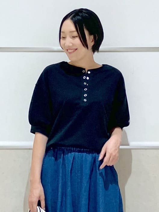 eriko さんの「Dessin｜【360度可愛い/前後2WAY/洗える】ライトコットンヘンリーカットソー」を使ったコーディネート
