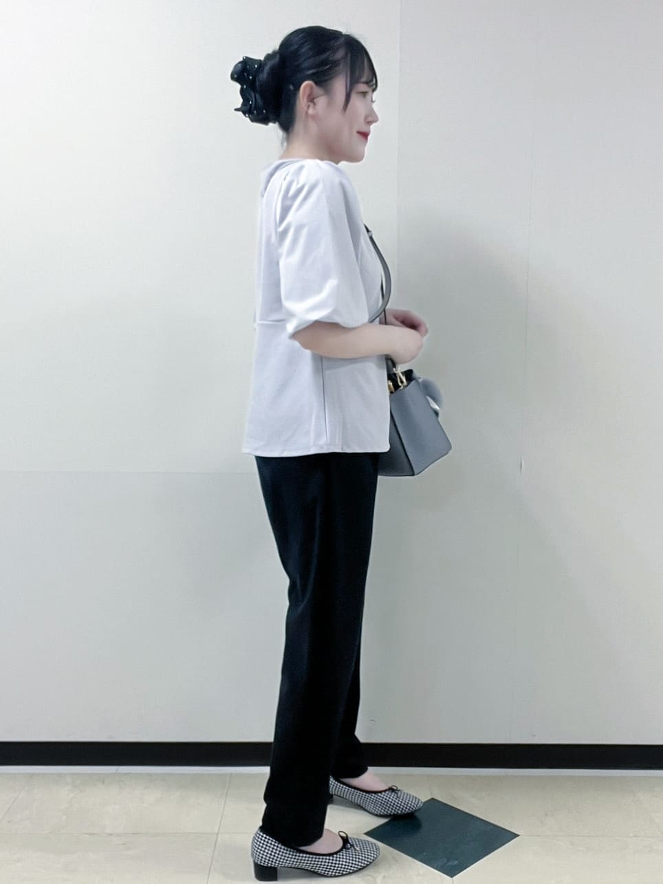 Hitomiさんの「index｜《S-LLサイズ》バルーンスリーブペプラムトップス【洗濯機洗い可／接触冷感／UVケア】」を使ったコーディネート