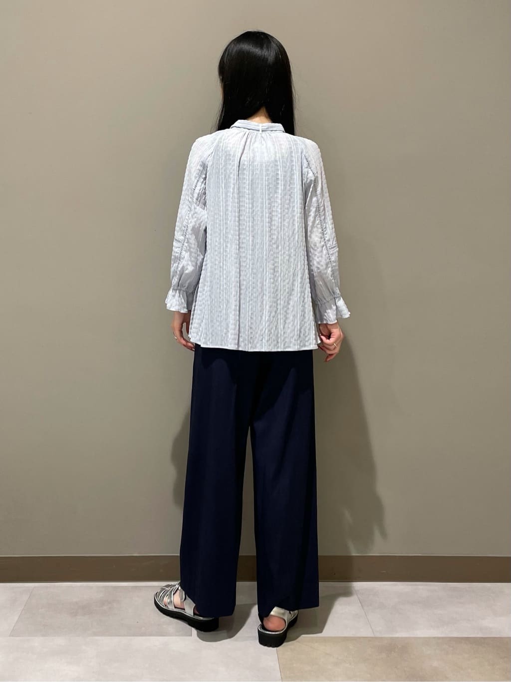 KEIKOさんの「INDIVI｜【洗える／シャーリング素材】ボリューム袖エアリーブラウス」を使ったコーディネート