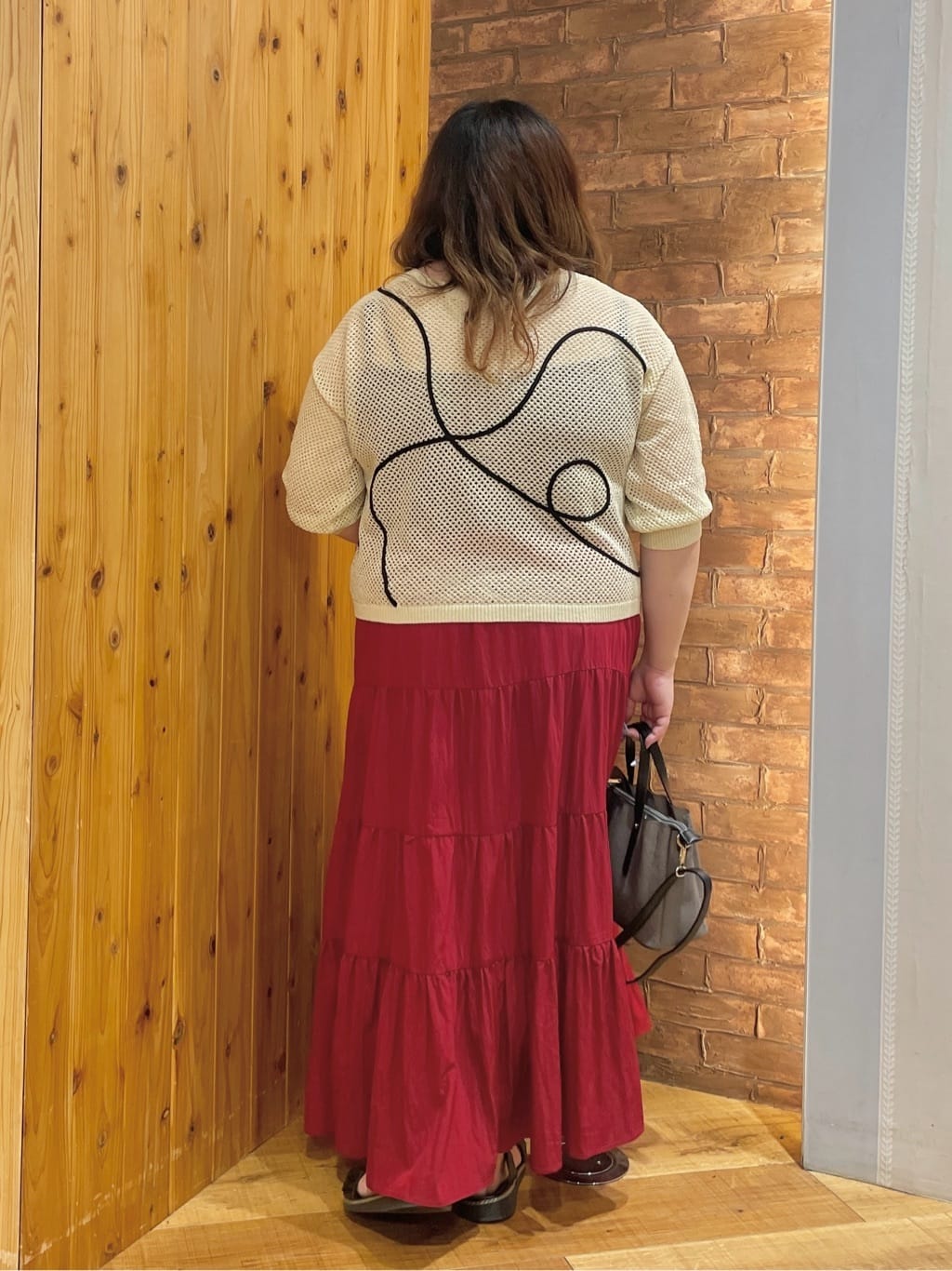 Risaさんの「SHOO･LA･RUE｜【洗える/S-LL】微光沢で華やかなティアードスカート」を使ったコーディネート