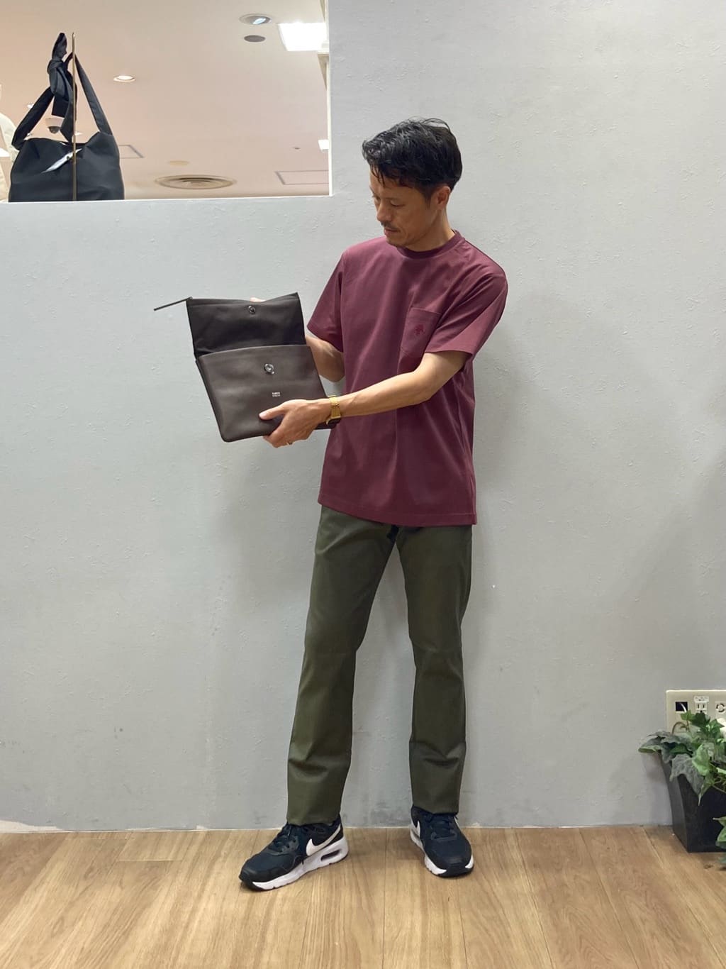 シュンさんの「TAKEO KIKUCHI｜【COOL CITY WEAR】ワンポイント刺しゅう ポケットTシャツ /接触冷感」を使ったコーディネート