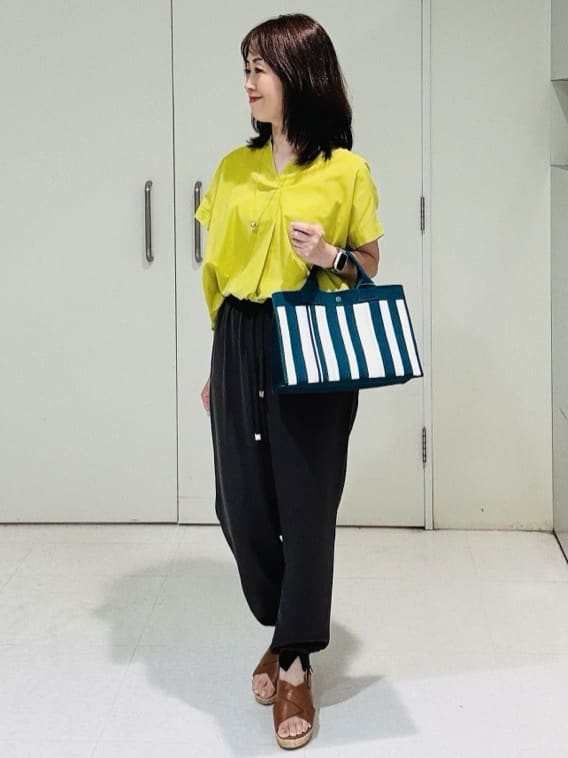 makiさんの「UNTITLED｜【洗える/スキッパー】フレンチスリーブシアーブラウス」を使ったコーディネート