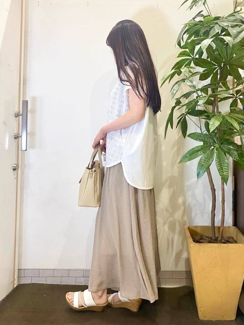 AYUMIさんの「SHOO･LA･RUE｜【S-LL/裏地ひんやり】エアリーで涼やか 大人のシアースカーチョ」を使ったコーディネート