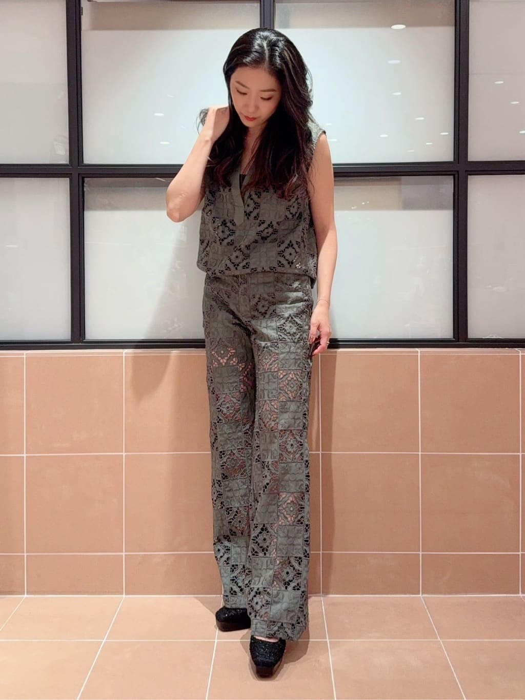 kaoriさんの「ESPERANZA｜スクエアトゥダブルストラップ厚底パンプス」を使ったコーディネート