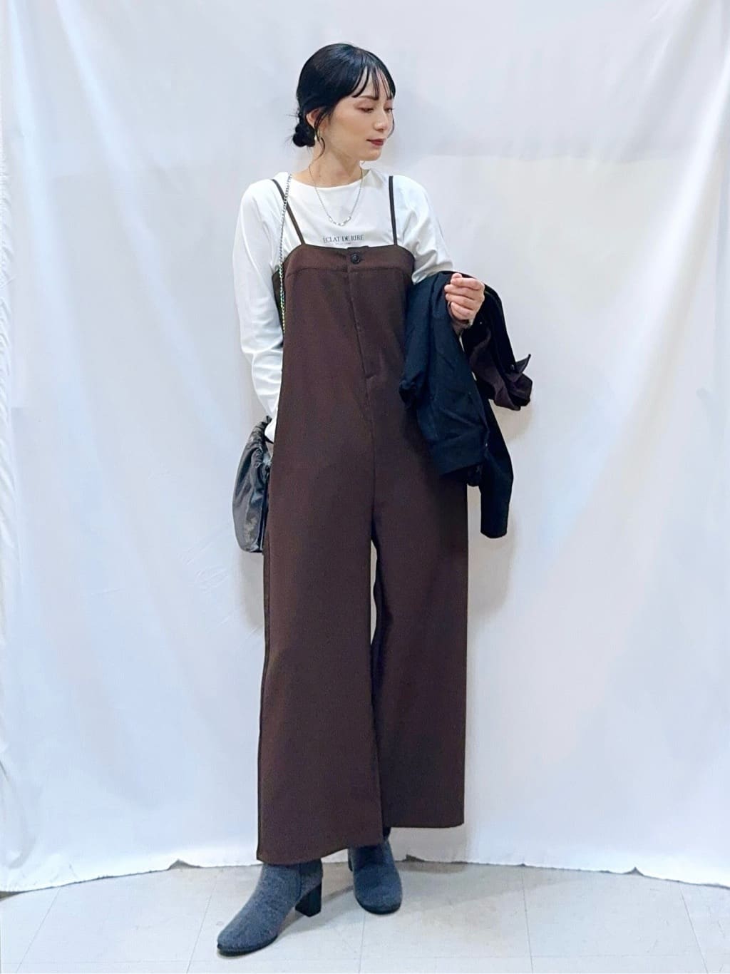 𝐇𝐢𝐫𝐨𝐦𝐢さんの「SHOO･LA･RUE｜大人カジュアルな一着。カバーオール」を使ったコーディネート