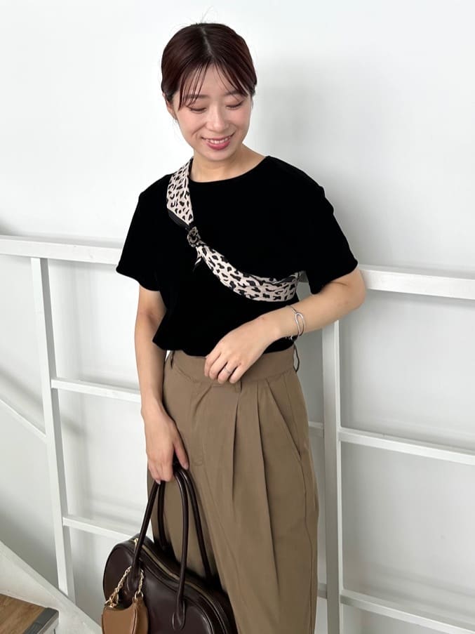 RINAさんの「OPAQUE.CLIP｜カーブタックパンツ【洗濯機洗い可】」を使ったコーディネート
