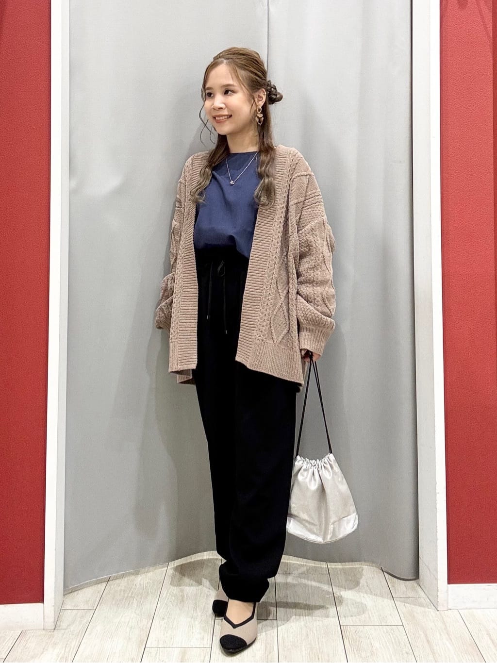 shioさんの「SHOO･LA･RUE｜【高レビュー/洗濯後しわになりにくい】1枚でサマ見え 8分袖ドルマンブラウス」を使ったコーディネート