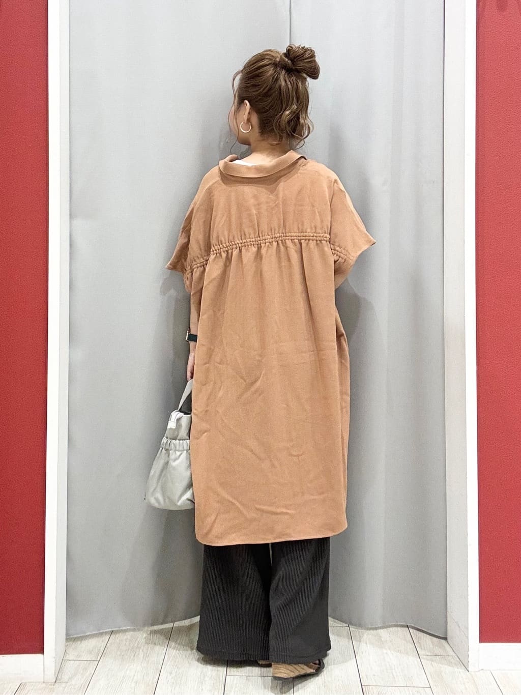 shioさんの「SHOO･LA･RUE｜【S-LL/体型カバー】さらりとしたタッチが心地よい バックギャザーブラウス」を使ったコーディネート
