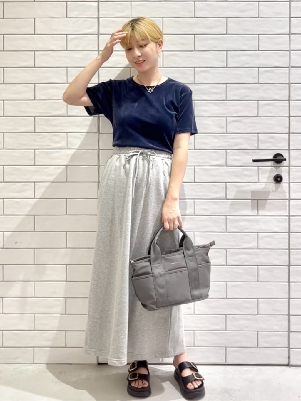しおりさんの「OPAQUE.CLIP｜フロッキーチュールTシャツ【洗濯機洗い可】」を使ったコーディネート