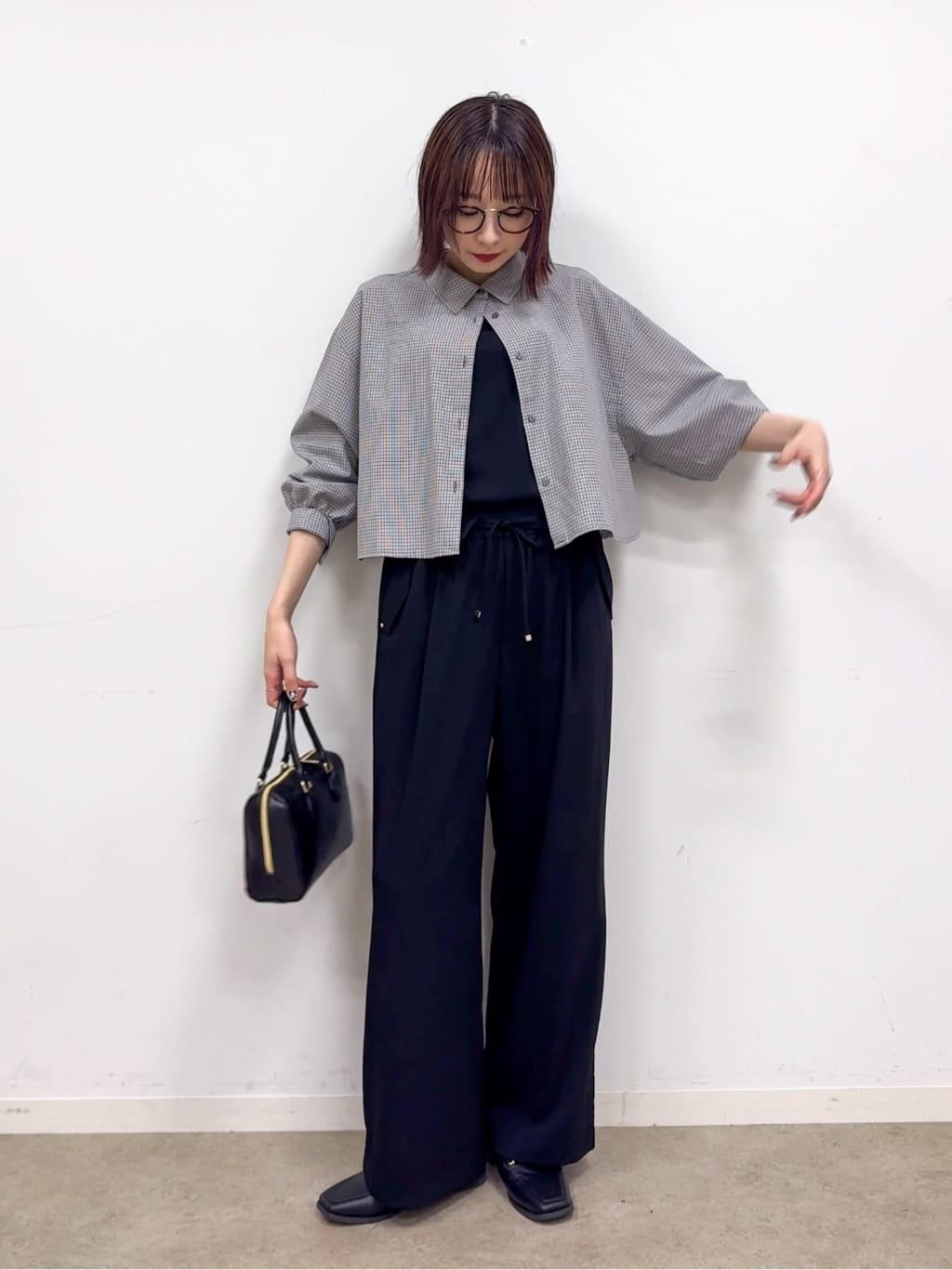 𝐜𝐡𝐢𝐤𝐚さんの「SHOO･LA･RUE｜【着丈選べる】オーバーサイズのチェックシャツ」を使ったコーディネート