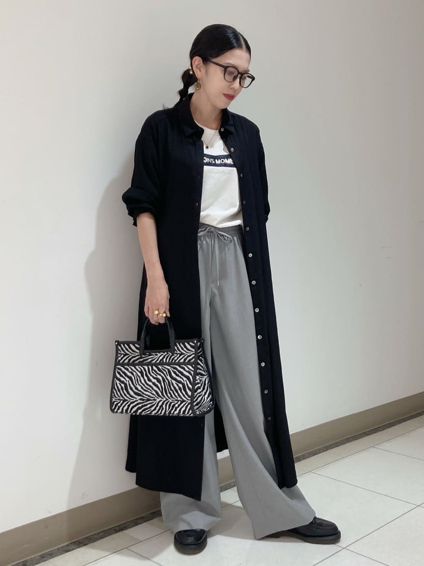 環さんの「UNTITLED｜【前開きボタン/ベルト付/羽織シャツ/】2WAYトレンチ風ワンピース」を使ったコーディネート