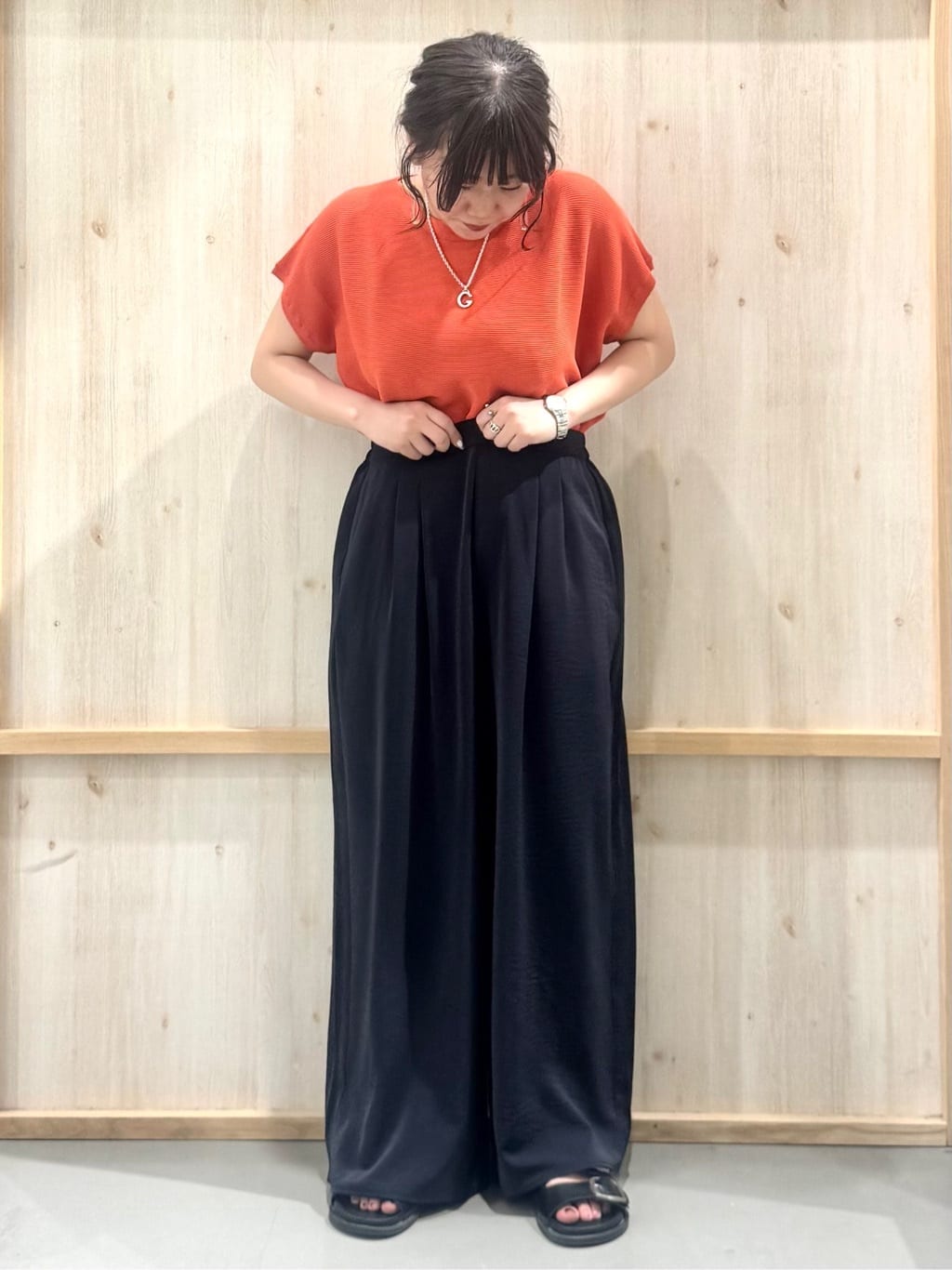 nanaさんの「THE SHOP TK｜【6色展開】さらさらフレンチニット【毛玉になりにくい/洗濯機OK】」を使ったコーディネート