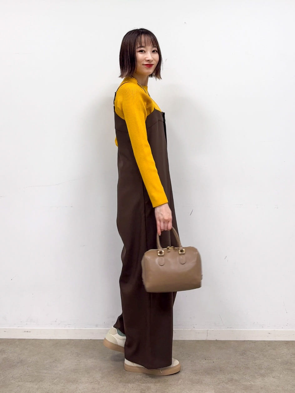 𝐜𝐡𝐢𝐤𝐚さんの「SHOO･LA･RUE｜【S-LL】大人カジュアルに ベアトップ風 キャミサロペット」を使ったコーディネート