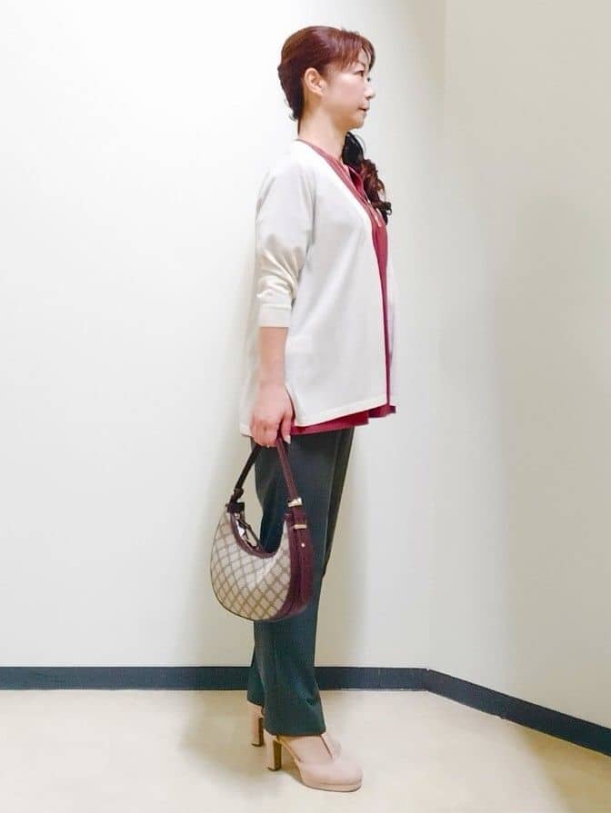 花さんの「Reflect｜【すっきり見え！長め丈／マシンウォッシュ可】スキッパーネックジャージトップス」を使ったコーディネート