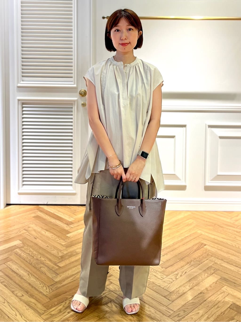 つじ まこさんの「DRESSTERIOR｜バイカラーバングル」を使ったコーディネート