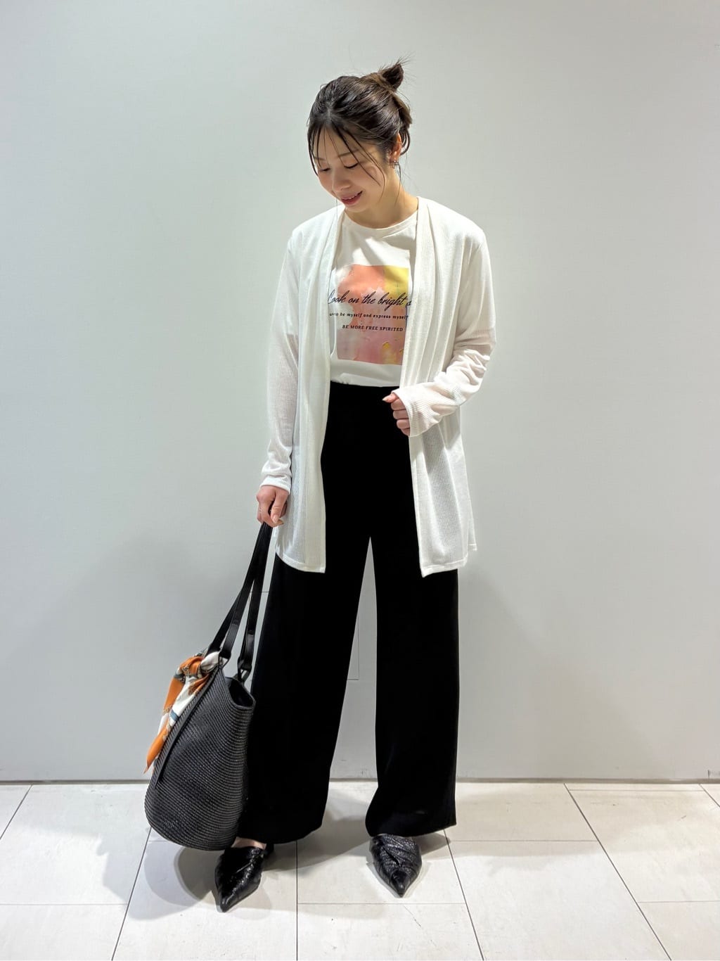 KAOさんの「INDIVI｜【洗える／シアーストライプ柄】着流しジャージカーディガン」を使ったコーディネート
