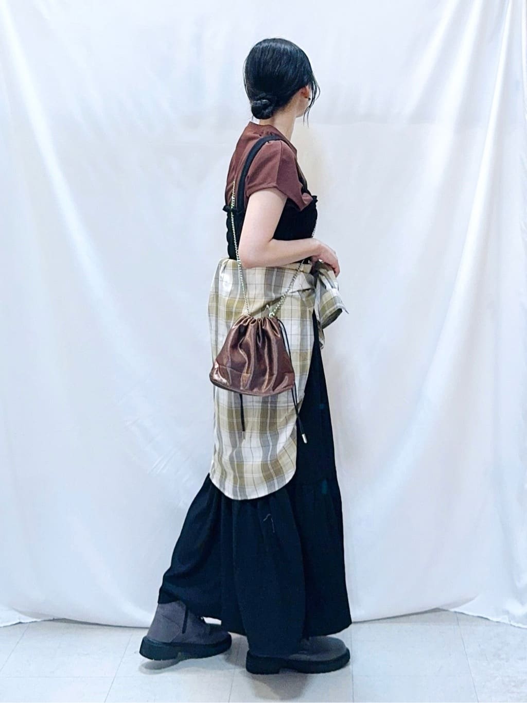 𝐇𝐢𝐫𝐨𝐦𝐢さんの「SHOO･LA･RUE｜【洗濯機可/S-LL】程よい抜け感 大人のチェックシャツ」を使ったコーディネート
