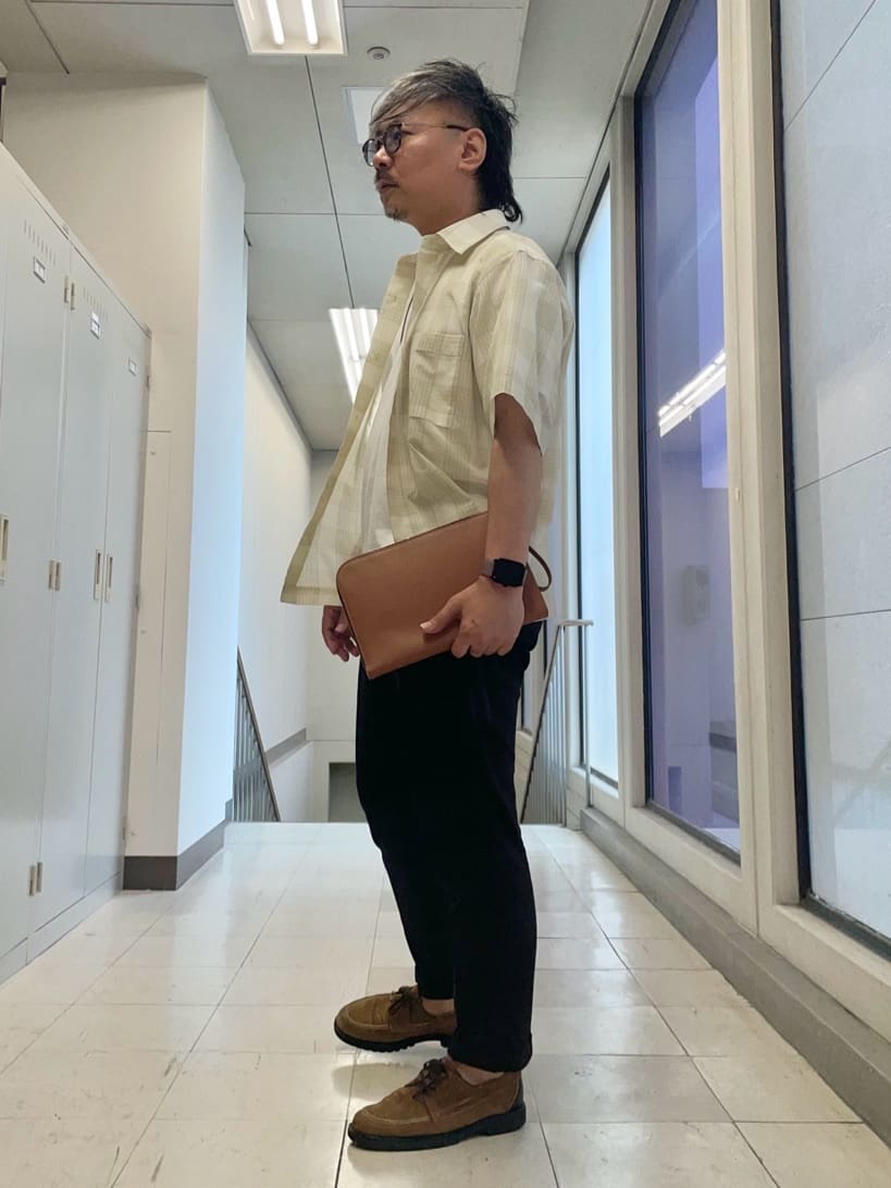 MAKOTO AIさんの「TAKEO KIKUCHI｜【ベーシック】レザー クラッチバッグ」を使ったコーディネート