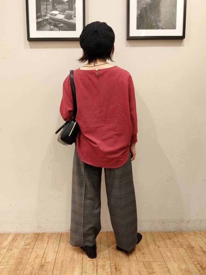SHOOLARUEさんの「SHOO･LA･RUE｜【高レビュー/洗濯後しわになりにくい】1枚でサマ見え 8分袖ドルマンブラウス」を使ったコーディネート