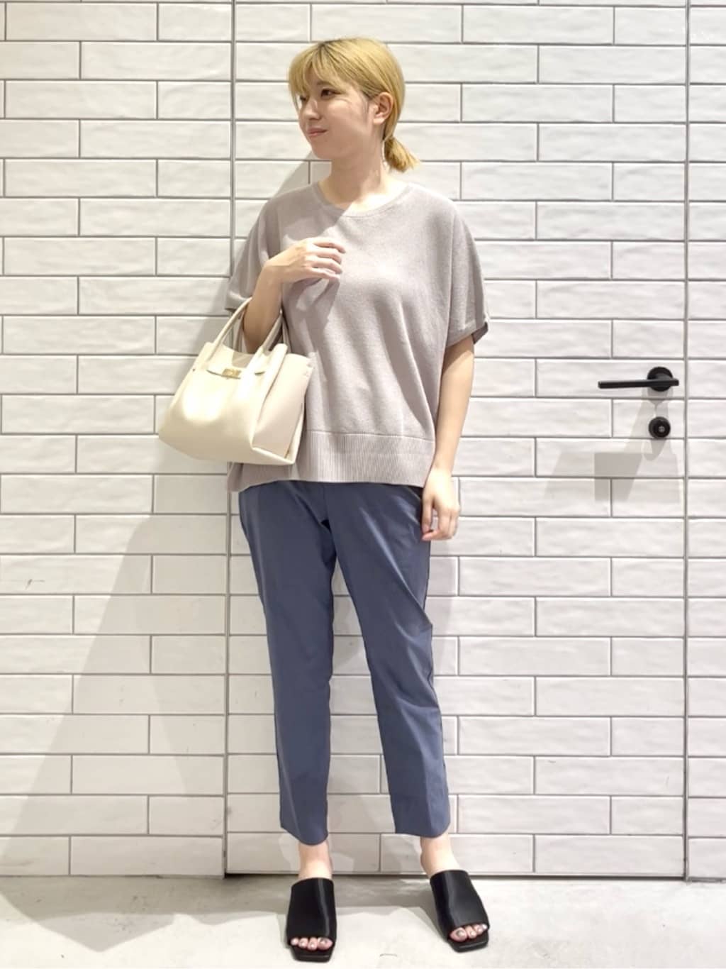 しおりさんの「OPAQUE.CLIP｜《5色展開／S-LLサイズ》リラクシーメッシュニット【洗濯機洗い可】」を使ったコーディネート