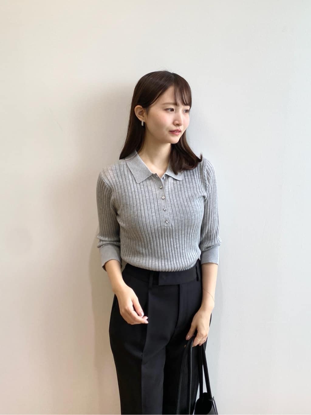 みさかさんの「index｜シアーリブ衿付きニット【洗濯機洗い可／抗ピル】」を使ったコーディネート
