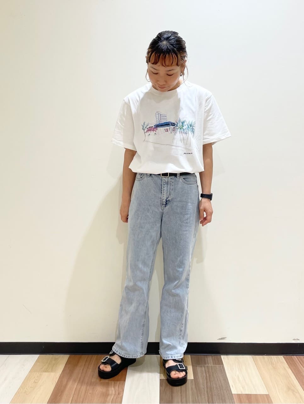 しーさんさんの「OPAQUE.CLIP｜風景イラストプリントTシャツ」を使ったコーディネート