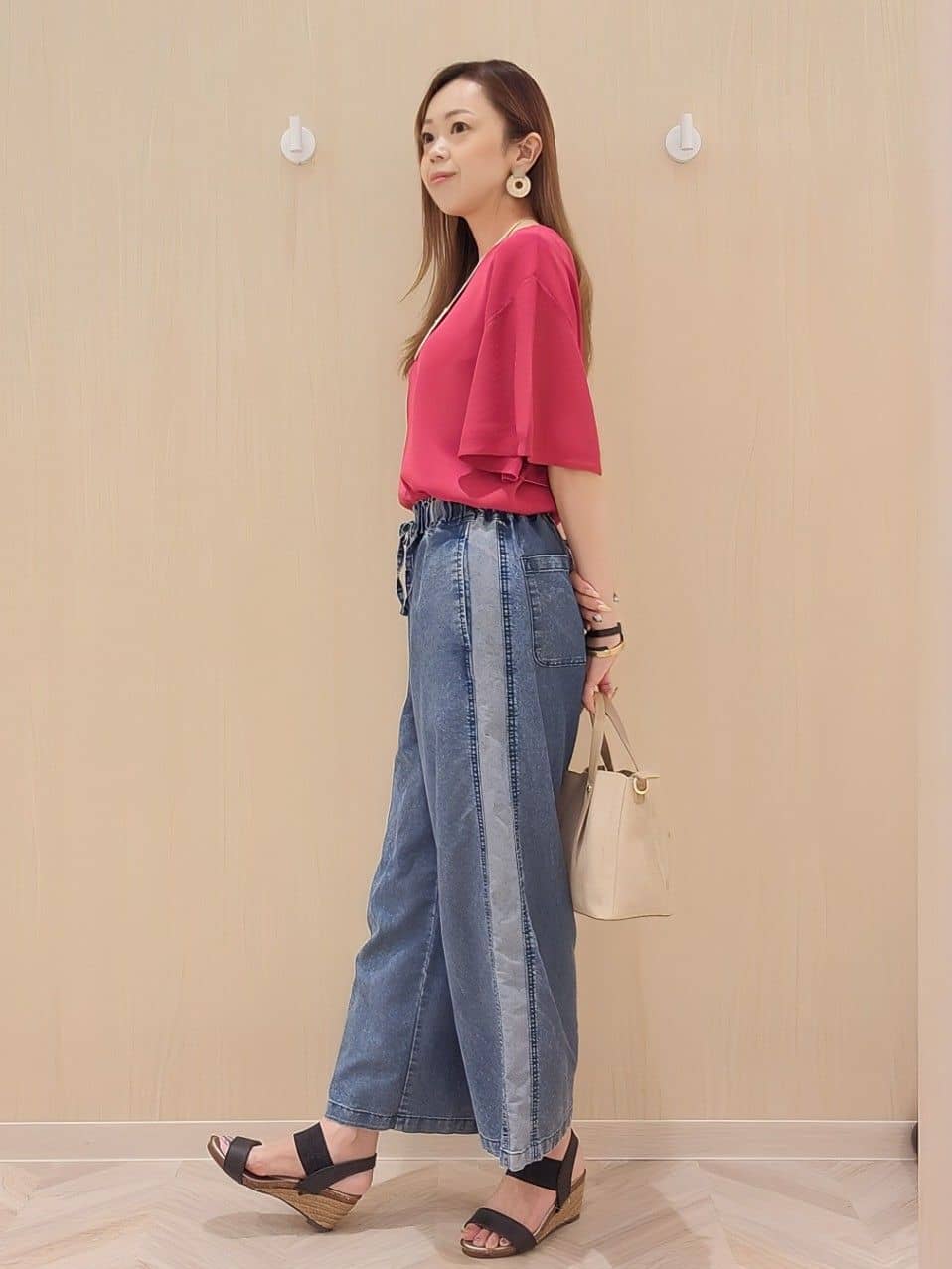 asadaさんの「SHOO･LA･RUE｜【S-LL】二の腕はカバーして魅せる フレアスリーブニット」を使ったコーディネート