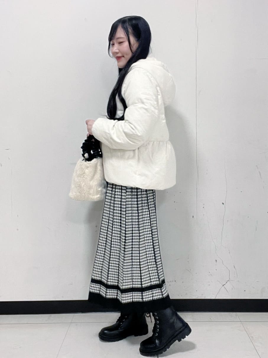Hitomiさんの「index｜KAWADAダウンペプラムショートコート【撥水／洗濯機OK／静電気防止裏地】」を使ったコーディネート