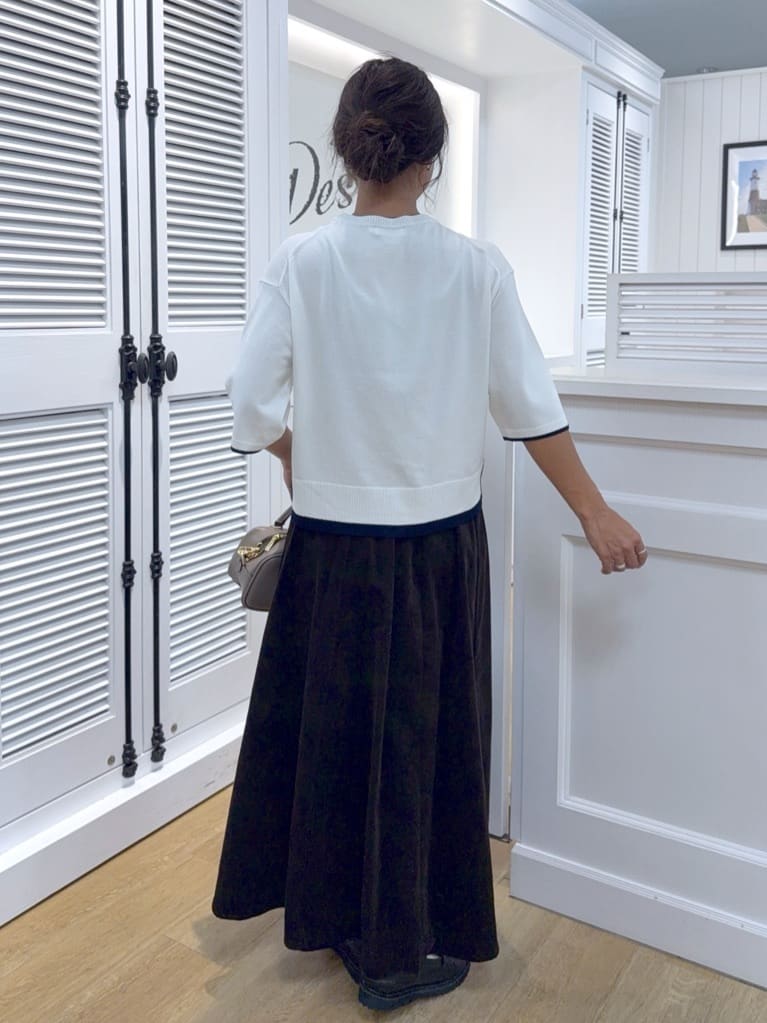 Osawaさんの「Dessin｜Dessinロゴスカーフ」を使ったコーディネート