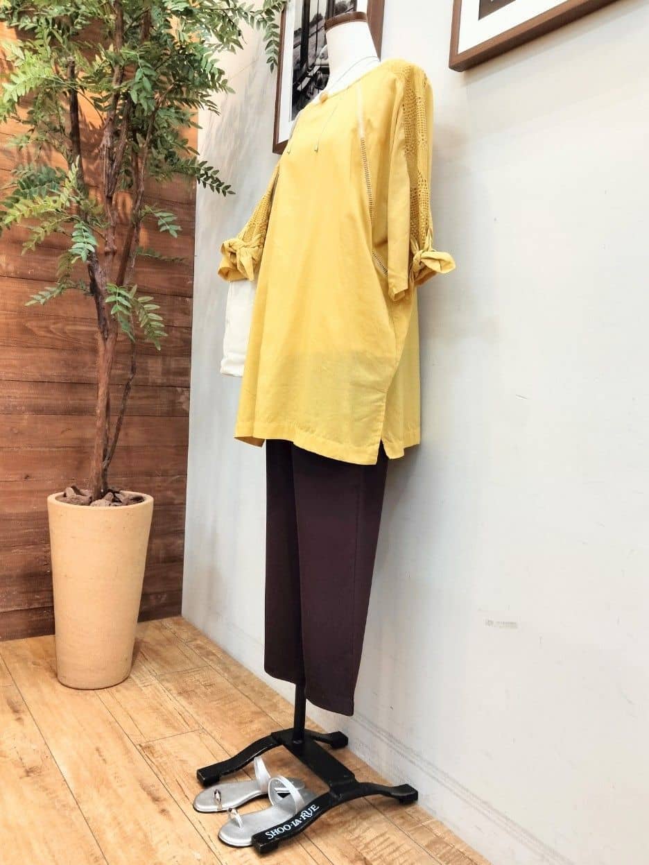 うっちーさんの「SHOO･LA･RUE｜【S-LL】お袖デザインが華やか はしごレースチュニック」を使ったコーディネート