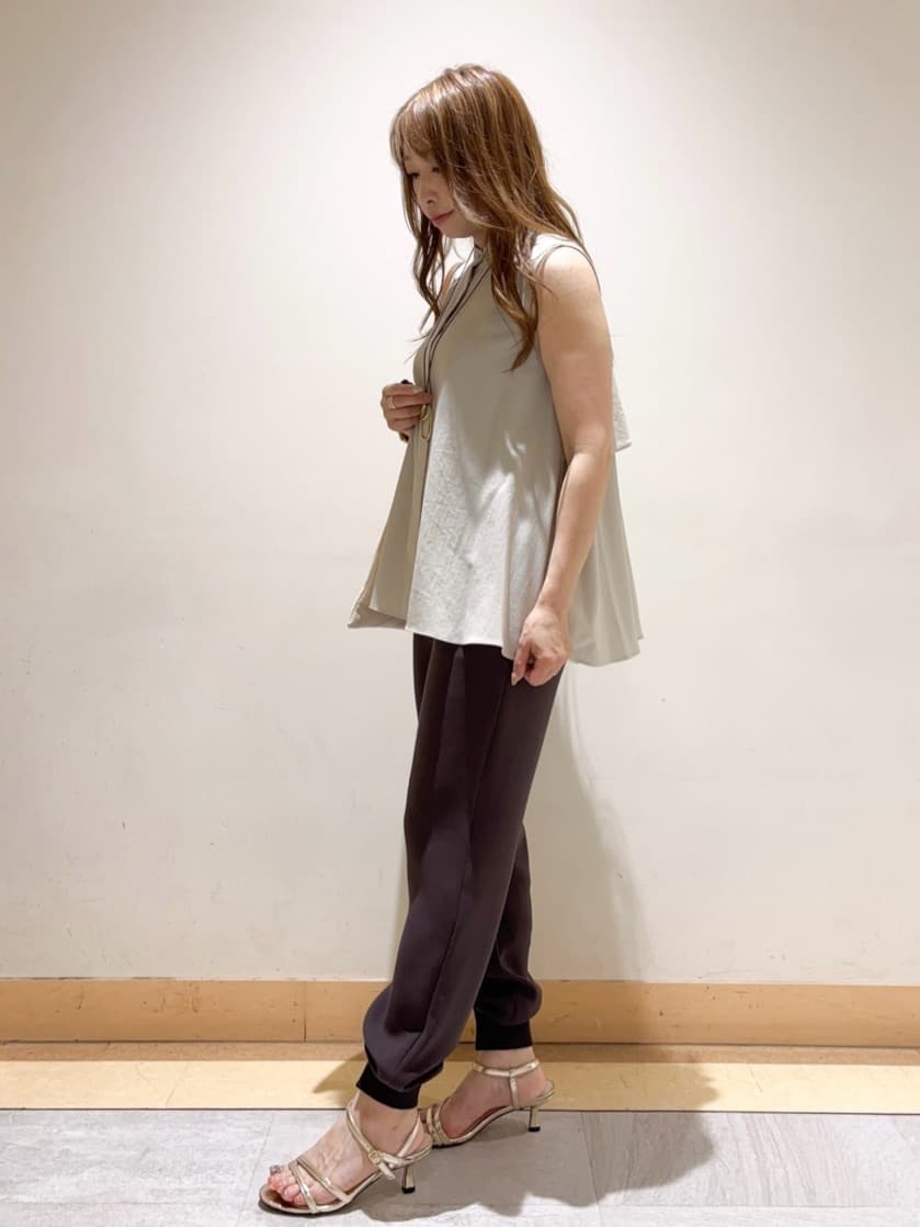 sattoさんの「UNTITLED｜【接触冷感/吸水速乾】フレアバックシャンブラウス」を使ったコーディネート
