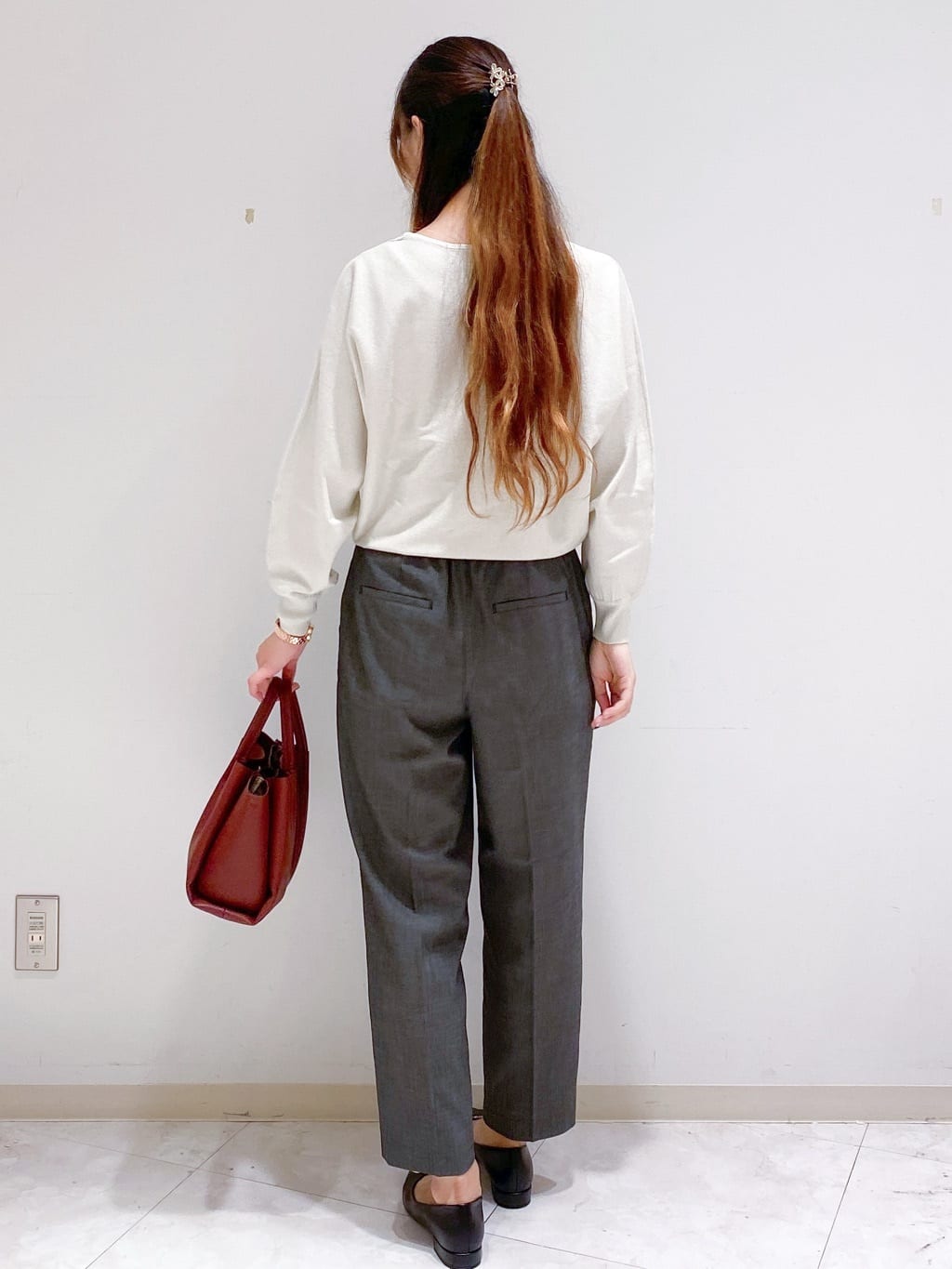 yurinaさんの「index｜ビジューキーネックドルマンニット【洗濯機OK】」を使ったコーディネート
