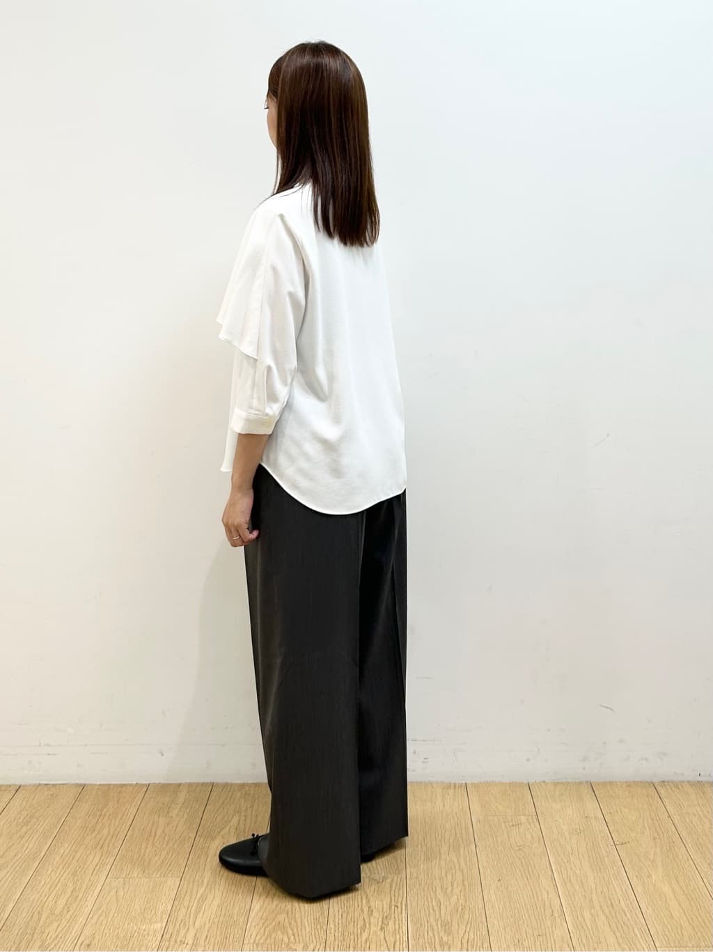 kozueさんの「INDIVI｜【羽織りとしても活躍！】ケープカラーブラウス」を使ったコーディネート