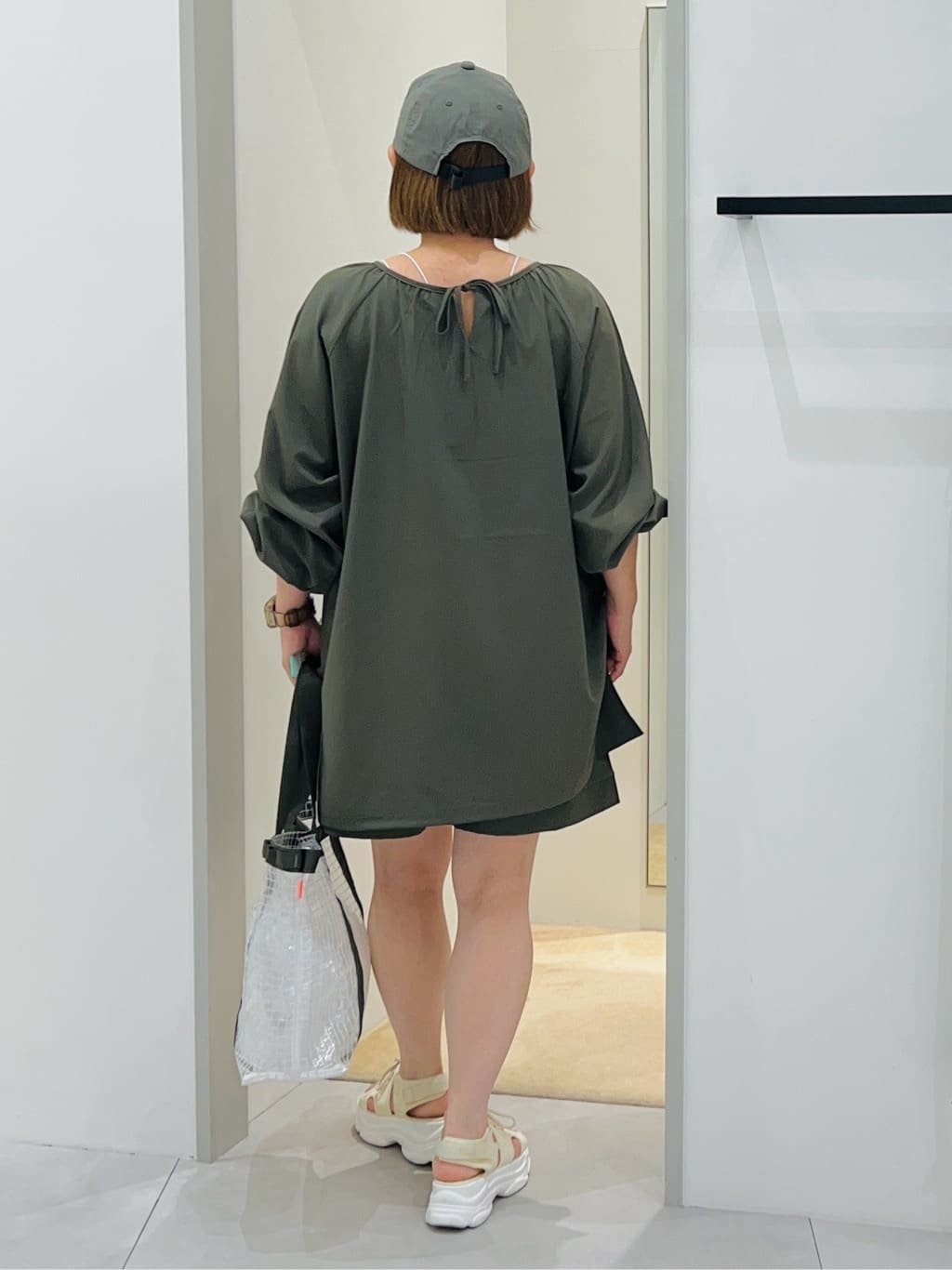 タナさんの「THE SHOP TK｜【mizugiwa/ラッシュガード】ギャザーチュニック/前後2WAY/セットアップ可/接触冷感/UV」を使ったコーディネート