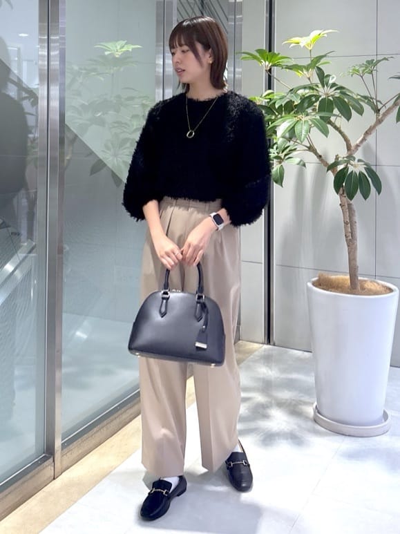 yukaさんの「UNTITLED｜【洗える/はっ水/後ろウエストゴム】ストレッチ2タックワイドパンツ」を使ったコーディネート