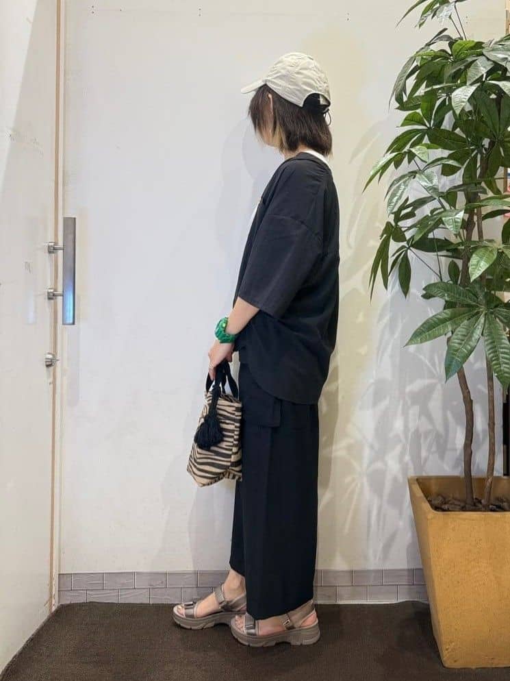 misakiさんの「SHOO･LA･RUE｜【S-LL】大人のきれいめカジュアルに 麻調カーゴナロースカート」を使ったコーディネート