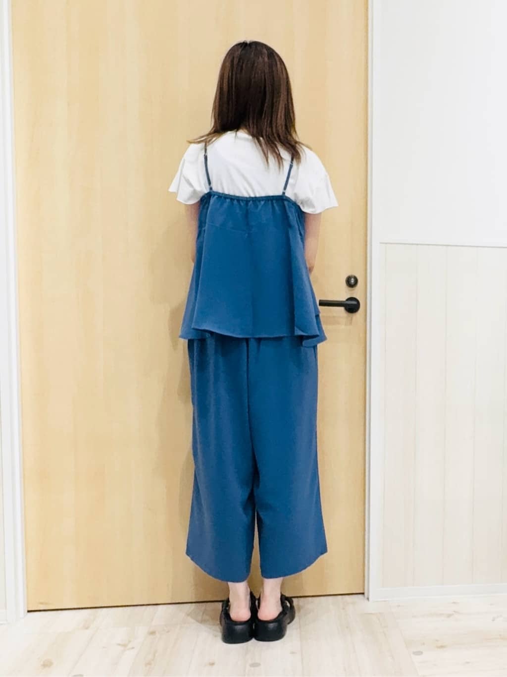 Naさんの「SHOO･LA･RUE｜【汗ジミ防止/ひんやり/UV】フリルスリーブTシャツ」を使ったコーディネート