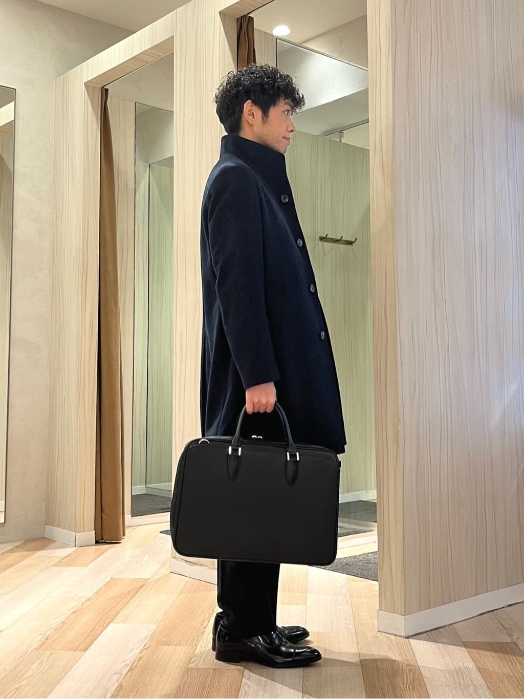 URAさんの「TAKEO KIKUCHI｜【ウールカシミヤブレンド】ビーバー調 スタンドカラー コート」を使ったコーディネート