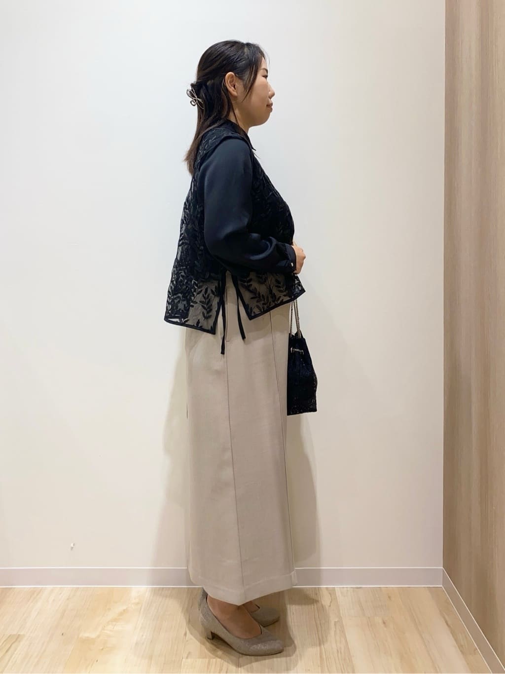 HANAさんの「grove｜リーフ刺繍スパンコールベスト＆ブラウスセット」を使ったコーディネート