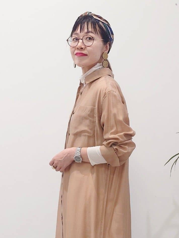 MUTSUKOさんの「UNTITLED｜【ニットと重ね着に/前開きボタン】シアーロングシャツ」を使ったコーディネート