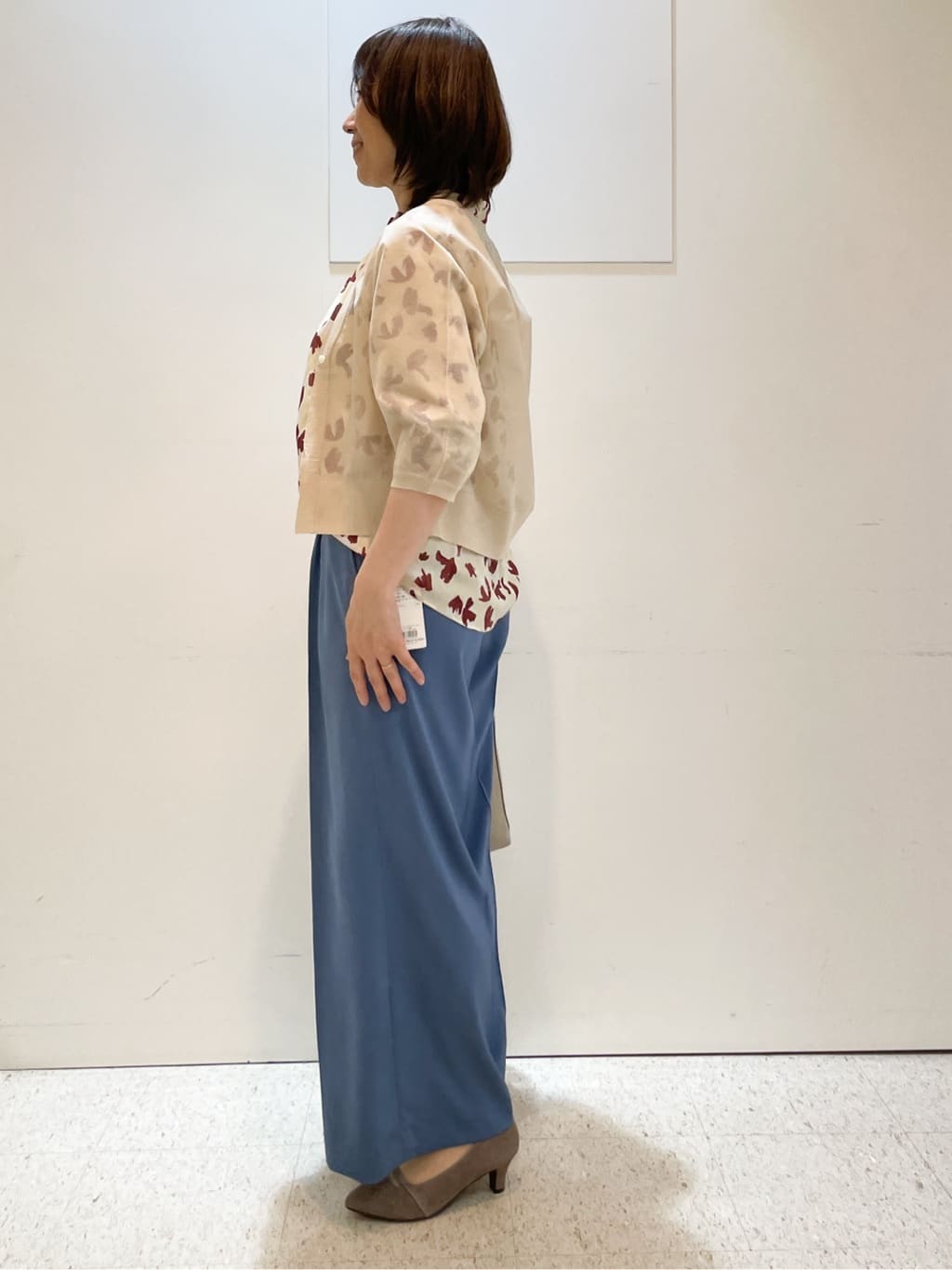 めいさんの「Reflect｜【ジャケットのインナーにおすすめ◎】花柄タックデザインブブラウス」を使ったコーディネート