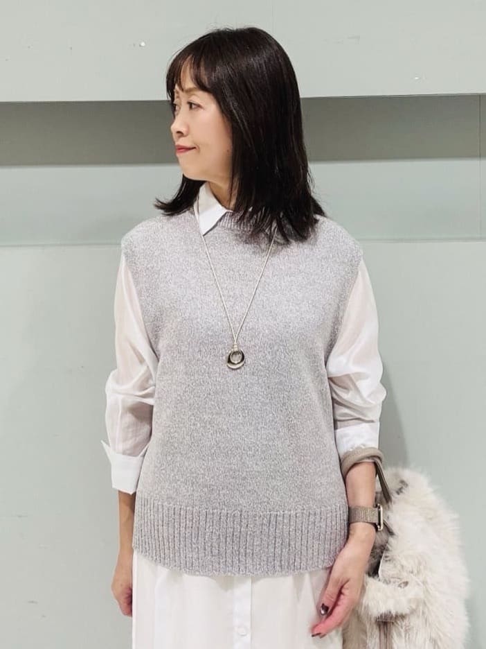 makiさんの「UNTITLED｜【ニットと重ね着に/前開きボタン】シアーロングシャツ」を使ったコーディネート