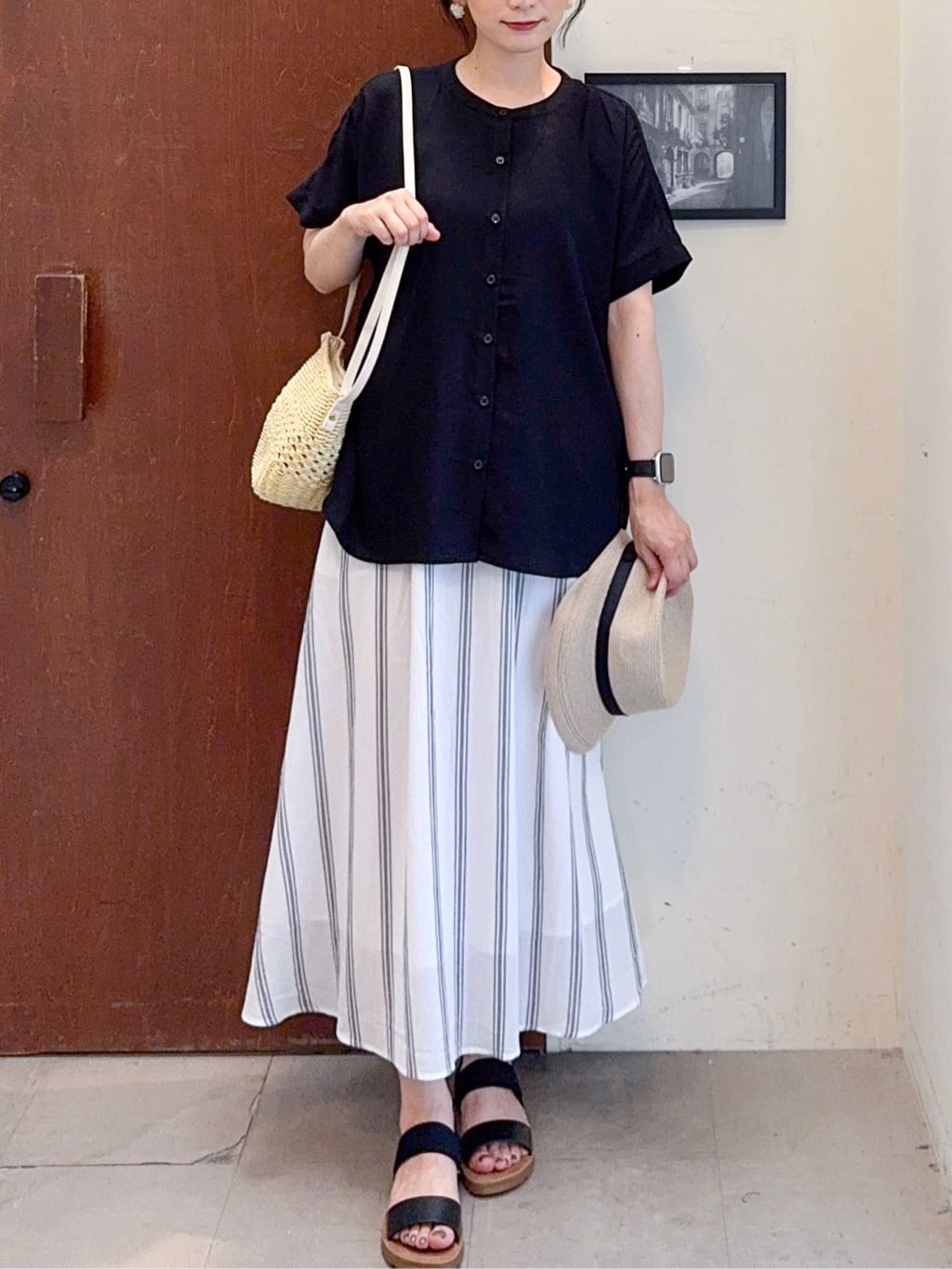 𝐇𝐢𝐫𝐨𝐦𝐢さんの「SHOO･LA･RUE｜アンクルゴムフラットサンダル」を使ったコーディネート