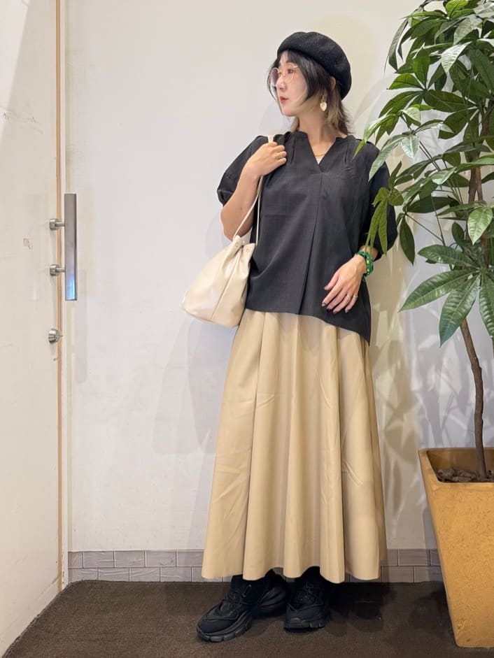 misakiさんの「SHOO･LA･RUE｜【S-LL/洗濯後しわになりにくい】ランタンスリーブで女性らしく 5分袖スキッパーブラウス」を使ったコーディネート
